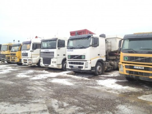 O firmă din Constanţa şi-a trimis utilajele în Vrancea, la apelul lui Becali